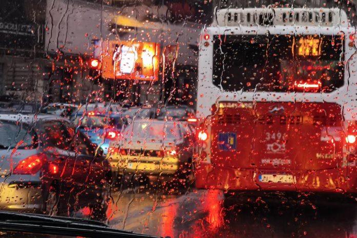 hitno-se-oglasio-mup-zbog-nevremena-koje-dolazi:-tri-stvari-su-kljucne-kako-bi-se-danas-rizik-od-nesreca-sveo-na-minimum