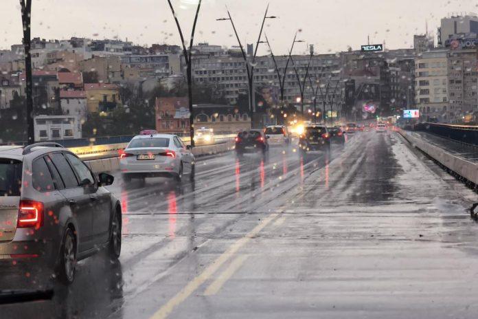 kisa-se-obrusila-na-beograd:-prvi-talas-nevremena-stigao-do-prestonice,-rhmz-upozorava-–-ovo-je-tek-pocetak