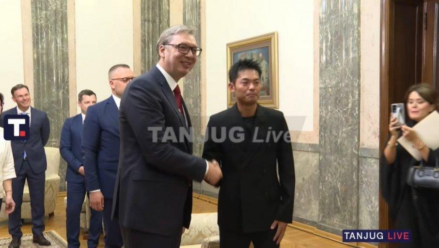 vucic-sa-lin-danom:-predsednik-ugostio-najveceg-badminton-igraca-svih-vremena-(video) vucic-sa-lin-danom:-predsednik-ugostio-najveceg-badminton-igraca-svih-vremena-(video)