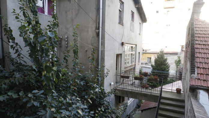 dom-porodice-gagic-iz-“porodicnog-blaga”-se-do-danas-nista-nije-promenio-namestaj-je-zadrzan,-a-investitor-je-hteo-na-ovom-placu-da-podize-zgradu-(foto)