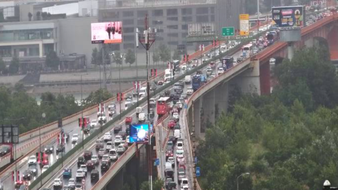 (mape)-guzve-u-beogradu!-kisa-i-udesi-paralisali-prestonicu-u-spicu,-automobili-mile:-izbegavajte-ove-deonice