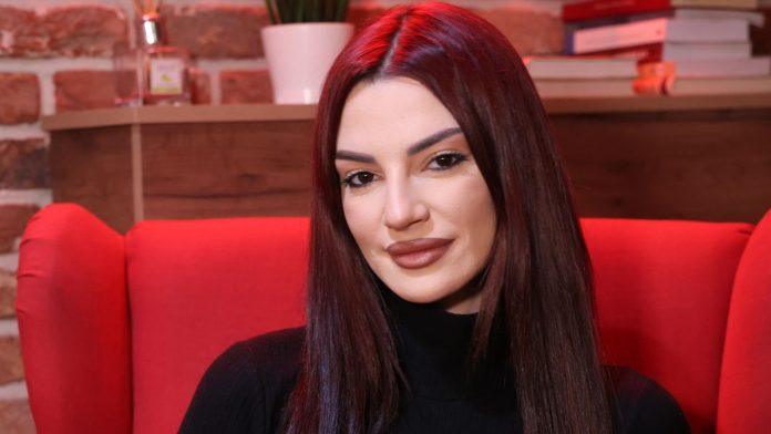 tara-simov-pokazala-novog-decka-otisla-kod-njega-u-italiju-i-pokazala-koliko-se-vole:-“sve-mirise-na-svadbena-zvona”