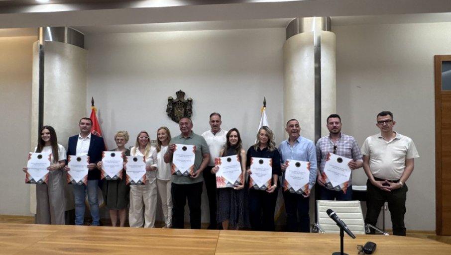 nagrada-“beogradski-pobednik-2026”-za-23-proizvodaca-rakije-(foto) nagrada-“beogradski-pobednik-2026”-za-23-proizvodaca-rakije-(foto)