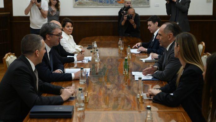 vucic-sa-ministrom-spoljnih-poslova-grcke-jorgosom-gerapetritisom:-“cenimo-principijelan-i-dosledan-odnos-grcke-prema-postovanju-medunarodnog-prava”-(video)