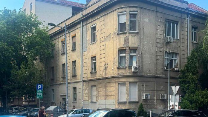 saobracajna-nesreca-na-vracaru-sudarili-se-automobil-i-motor-u-milesevskoj-ulici-(foto)
