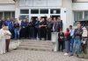 KOLEGE ODRŽALE POLUSATNI PROTEST: Zbog hapšenja dvojica direktora srpskih osnovnih škola iz Kosovske Kamenice kolege-odrzale-polusatni-protest:-zbog-hapsenja-dvojica-direktora-srpskih-osnovnih-skola-iz-kosovske-kamenice