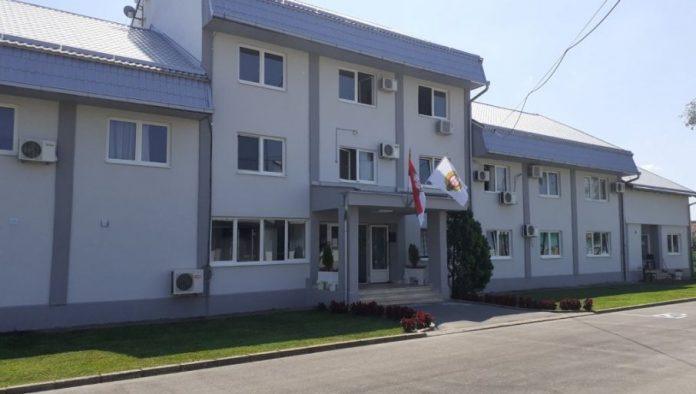 zaposleni-u-okruznom-zatvoru-u-novom-sadu-dali-krv:-medu-dobrovoljnim-davaocima-i-sluzbenik-koji-70.-put-ucestvuje-u-akciji