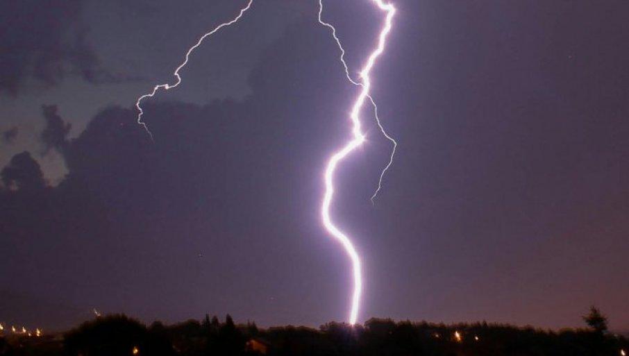 stize-vremenski-haos-u-srbiju,-rhmz-upalio-alarm:-izdavace-se-upozorenja-do-2-sata-unapred,-evo-koja-mesta-su-na-udaru-(mape) stize-vremenski-haos-u-srbiju,-rhmz-upalio-alarm:-izdavace-se-upozorenja-do-2-sata-unapred,-evo-koja-mesta-su-na-udaru-(mape)