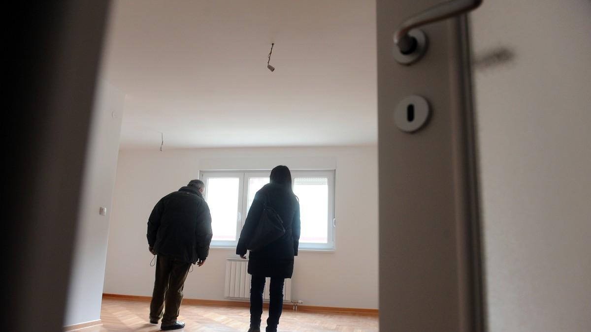 zena-postavila-oglas-da-izdaje-stan,-pa-ostala-bez-45.000-evra-jer-je-nasela-na-prevaru-laznog-bankarskog-sluzbenika zena-postavila-oglas-da-izdaje-stan,-pa-ostala-bez-45.000-evra-jer-je-nasela-na-prevaru-laznog-bankarskog-sluzbenika