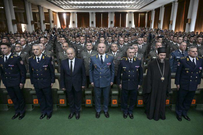 promovisana-nova-generacija-podoficira-vojske-srbije:-“vojniku-predstavljate-ne-samo-staresinu,-vec-i-vaspitaca,-instruktora,-organizatora-i-vodu”