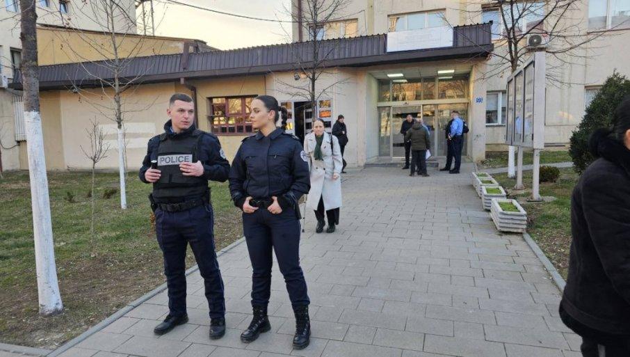 sramota:-dvojici-direktora-srpskih-skola-sa-kim-odreden-kucni-pritvor sramota:-dvojici-direktora-srpskih-skola-sa-kim-odreden-kucni-pritvor