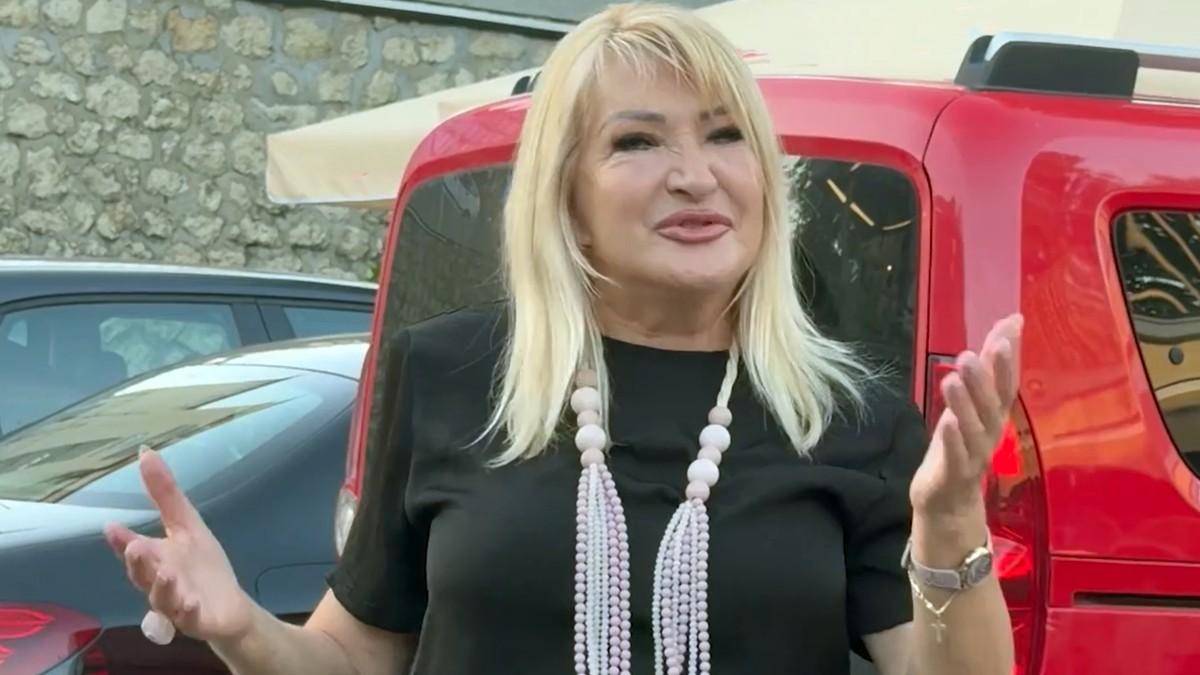 “bila-bih-tuzna-da-nisam-dosla,-ona-je-velika-zena-i-srce”-goca-lazarevic-u-sirena-haljini-stigla-na-koncert-kod-cane,-pa-priznala:-“ima-prijateljstva-na-estradi”-(video) “bila-bih-tuzna-da-nisam-dosla,-ona-je-velika-zena-i-srce”-goca-lazarevic-u-sirena-haljini-stigla-na-koncert-kod-cane,-pa-priznala:-“ima-prijateljstva-na-estradi”-(video)