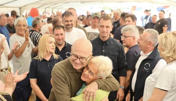 nema-predaje!-narod-odlucuje-na-izborima-gradani-u-deronjama-dali-podrsku-politici-predsednika-vucica!-vucevic:-vreme-je-da-im-srbija-odgovori-za-svo-zlo nema-predaje!-narod-odlucuje-na-izborima-gradani-u-deronjama-dali-podrsku-politici-predsednika-vucica!-vucevic:-vreme-je-da-im-srbija-odgovori-za-svo-zlo