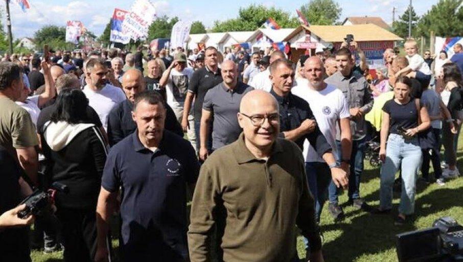 “nema-igranja-oko-vojvodine”-vucevic-na-narodnom-skupu-u-savinom-selu:-nas-izbor-je-jasan-–-ujedinjena-srbija “nema-igranja-oko-vojvodine”-vucevic-na-narodnom-skupu-u-savinom-selu:-nas-izbor-je-jasan-–-ujedinjena-srbija
