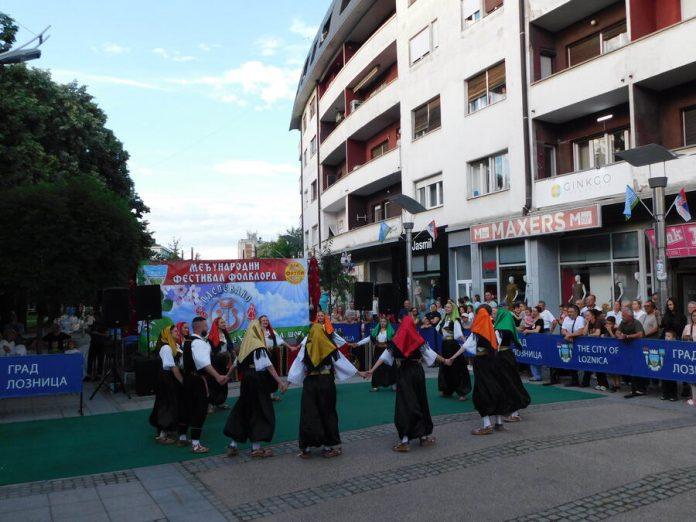 frula-koja-okuplja-mladost-i-cuva-tradiciju-odrzan-23.-medunarodni-festival-folklora-“raspevano-prolece”-(foto)
