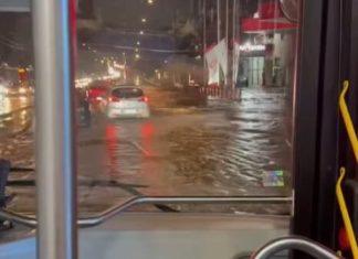 TOTALNI KOLAPS U BEOGRADU NAKON NEVREMENA: Ulice pod vodom, saobraćaj u ovim delovima prestonice STAO! (VIDEO) totalni-kolaps-u-beogradu-nakon-nevremena:-ulice-pod-vodom,-saobracaj-u-ovim-delovima-prestonice-stao!-(video)
