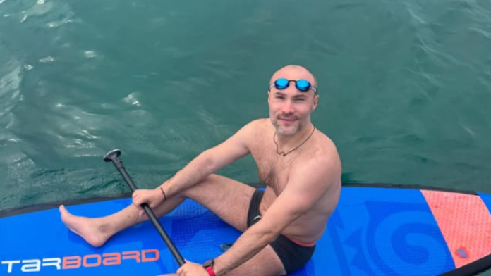nekada-imao-128-kg,-a-danas-jedan-od-najzgodnijih-na-estradi:-“mama-mi-je-vezivala-pertle”,-napravio-potez-koji-mu-je-promenio-zivot