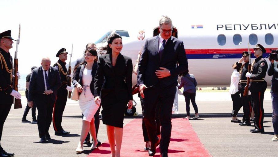 vucic-svecano-docekan-u-tbilisiju:-crveni-tepih-za-predsednika,-pocinje-niz-vaznih-susreta-s-drzavnim-vrhom-gruzije-(foto) vucic-svecano-docekan-u-tbilisiju:-crveni-tepih-za-predsednika,-pocinje-niz-vaznih-susreta-s-drzavnim-vrhom-gruzije-(foto)