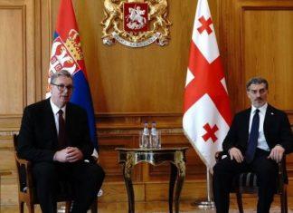 VUČIĆ U POSETI GRUZIJI: Predsednik se oglasio posle sastanka sa Kavelašvilijem, položio venac na Spomenik herojima (FOTO/VIDEO) vucic-u-poseti-gruziji:-predsednik-se-oglasio-posle-sastanka-sa-kavelasvilijem,-polozio-venac-na-spomenik-herojima-(foto/video)