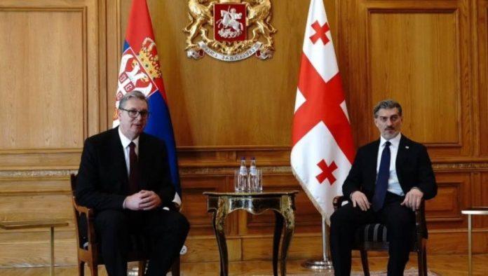 vucic-u-poseti-gruziji:-predsednik-se-oglasio-posle-sastanka-sa-kavelasvilijem,-polozio-venac-na-spomenik-herojima-(foto/video)
