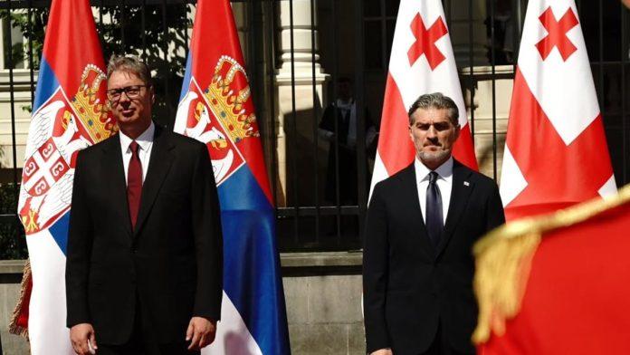 svecani-docek-u-predsednickoj-palati-u-tbilsiju-vucic-se-sastao-se-predsednikom-kavelasvilijem:-“duboko-me-je-dirnulo-izuzetno-gostoprimstvo”-(foto,-video)