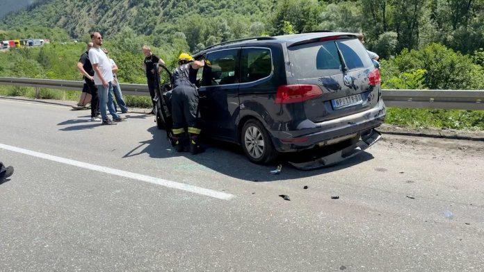 povredeno-5-osoba,-medu-njima-i-beba!-detalji-strasne-nesrece-na-putu-kraljevo-–-raska:-vozila-smrskana