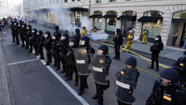 evijan-pretvoren-u-bunker:-drzavnike-na-samitu-g7-cuva-20.000-vojnika,-zandarma-i-policajaca evijan-pretvoren-u-bunker:-drzavnike-na-samitu-g7-cuva-20.000-vojnika,-zandarma-i-policajaca