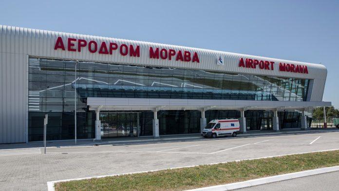 do-mora-za-pola-sata:-ovo-je-najbliza-veza-sa-crnom-gorom-iz-srca-srbije,-sa-ladevaca-poleteo-prvi-avion-za-tivat-ove-sezone
