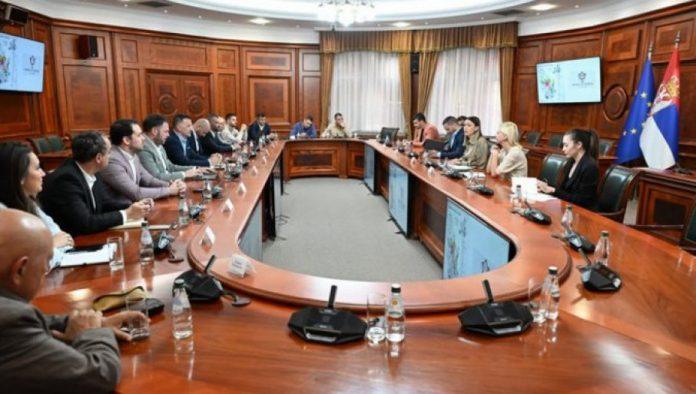 sa-vinarima-za-rast-izvoza:-adrijana-mesarovic-na-strateskom-sastanku-u-vladi
