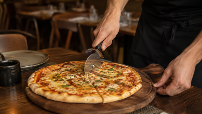 kraj-jedne-ere-u-svetu-brze-hrane:-pizza-hut-prodata-za-2,7-milijardi-dolara!-vlasnik-kfc-i-taco-bella-zavrsio-jednu-od-najvecih-prodaja-u-industriji