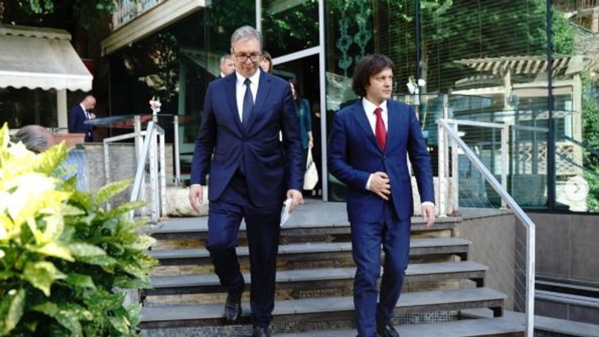 vucic-na-rucku-sa-premijerom-gruzije:-“ovakvi-susreti-dodatno-doprinose-jacanju-prijateljskih-veza”-(foto) vucic-na-rucku-sa-premijerom-gruzije:-“ovakvi-susreti-dodatno-doprinose-jacanju-prijateljskih-veza”-(foto)