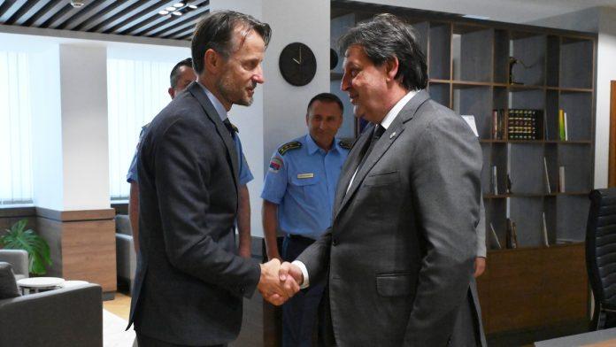 gasic-sa-bekeratom-o-saradnji-srbije-i-evropske-unije-u-oblasti-odbrane:-srbija-podigla-nivo-usaglasavanja-sa-eu,-sada-najvisi-od-2014.-godine