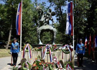 ODANA POČAST HEROJIMA SA KOŠARA Venci za pale junake: “Naše su granice upravo tamo gde su ih oni ispisali svojom krvlju” (FOTO) odana-pocast-herojima-sa-kosara-venci-za-pale-junake:-“nase-su-granice-upravo-tamo-gde-su-ih-oni-ispisali-svojom-krvlju”-(foto)