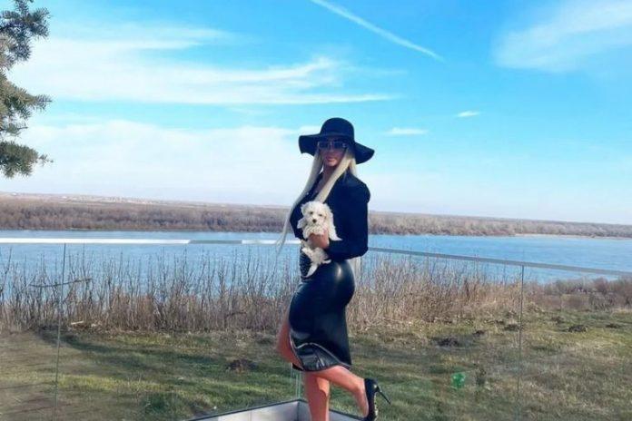 skandal-na-estradi!-otkriveno-sve-o-nasoj-pevacici-koja-je-promenila-pol-–-ovo-su-detalji-o-zivotu-dok-je-bila-musko!
