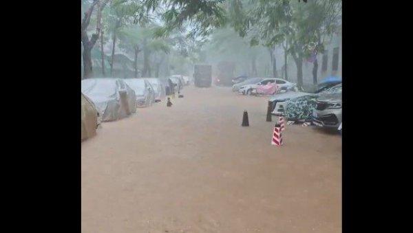 vanredno-stanje-zbog-nevremena:-evakuacija-desetina-hiljada-ljudi-u-toku,-nastao-nezapamcen-kolaps-(video) vanredno-stanje-zbog-nevremena:-evakuacija-desetina-hiljada-ljudi-u-toku,-nastao-nezapamcen-kolaps-(video)