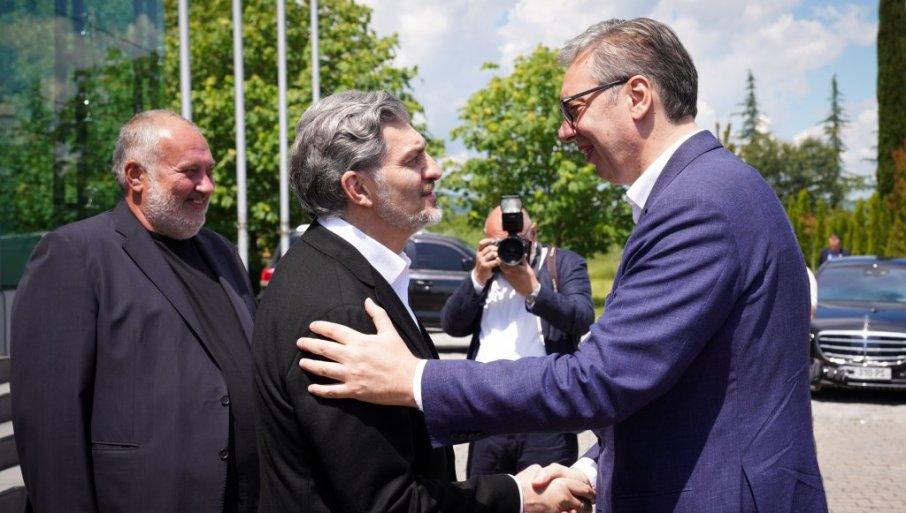velika-cast-za-vucica-na-kraju-posete-gruziji:-na-aerodrom-ga-licno-ispratio-predsednik-kavelasvili velika-cast-za-vucica-na-kraju-posete-gruziji:-na-aerodrom-ga-licno-ispratio-predsednik-kavelasvili