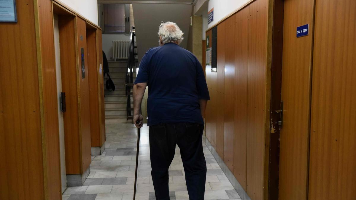 ambulanta-u-kosovskoj-kamenici-nastavila-s-radom-pacijenti-stigli-po-terapiju-(video) ambulanta-u-kosovskoj-kamenici-nastavila-s-radom-pacijenti-stigli-po-terapiju-(video)