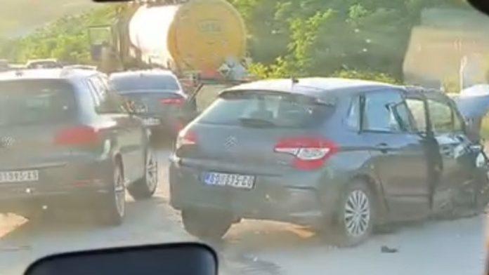 (video)-automobil-potpuno-zguzvan,-vozila-naslagana-jedno-na-drugo!-teska-nesreca-izmedu-bora-i-zajecara:-ima-povredenih