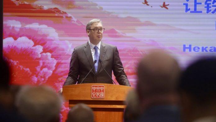 “za-10-godina-sam-mnogo-naucio-od-kine”:-vucic-na-otvaranju-izlozbe-sinhue-o-prijateljstvu-srbije-i-kine