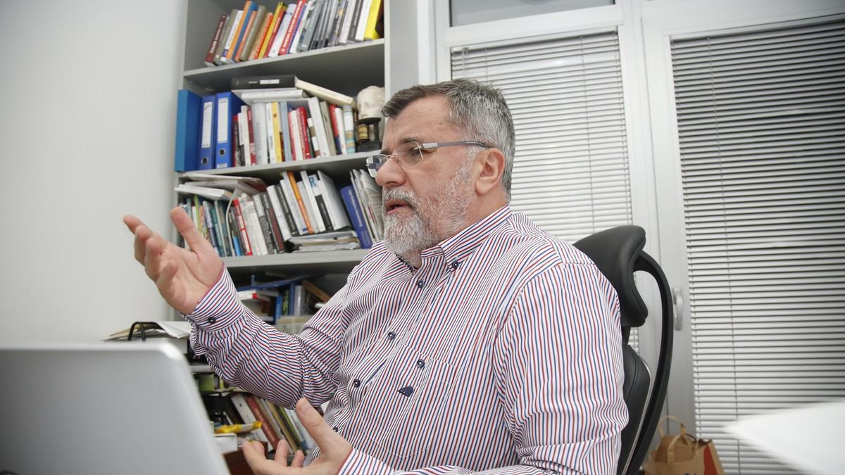 “svi-da-doprinesu-dijalogu”-ministarstvo-informisanja:-zabrinutost-zbog-navoda-o-napadu-na-verana-matica-ispred-skupstine “svi-da-doprinesu-dijalogu”-ministarstvo-informisanja:-zabrinutost-zbog-navoda-o-napadu-na-verana-matica-ispred-skupstine