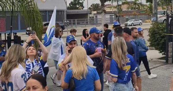 navijaci-bosne-napravili-festu-u-los-andelesu:-najveca-dzezva-na-svetu-i-pesma-bez-koje-se-ne-moze!-/video/ navijaci-bosne-napravili-festu-u-los-andelesu:-najveca-dzezva-na-svetu-i-pesma-bez-koje-se-ne-moze!-/video/