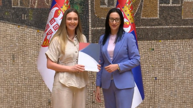 Мајке-преузеле-решења-за-субвенције-за-куповину-стана,-најављено-убрзање-процедура Мајке-преузеле-решења-за-субвенције-за-куповину-стана,-најављено-убрзање-процедура