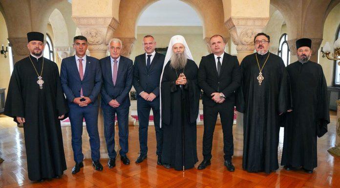 sastanak-u-patrijarsijskom-dvoru:-u-susret-godisnjici-stradanja-3267-nevinih-srpskih-mucenika-u-srednjem-podrinju-i-bircu