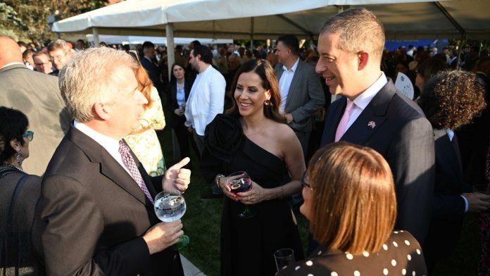 (foto,-video)-britanska-ambasada-u-beogradu-organizovala-proslavu-rodendana-kralja-carlsa-iii:-prisustvovali-tamara-vucic,-brnabic,-duric…