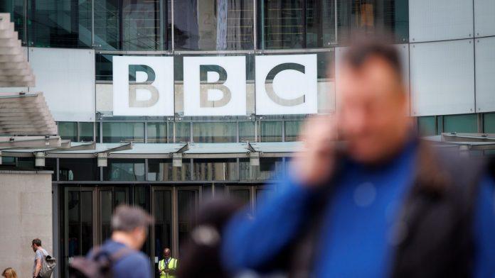 bbc-gasi-emisije-i-otpusta-2.000-zaposlenih:-ovo-su-planovi-za-stednju-novog-direktora