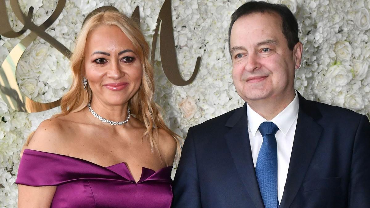 “moja-podrska,-oslonac-i-ljubav”-slavlje-u-domu-ivice-dacica,-obratio-se-zeni-emotivnim-recima:-“andeo-cuvar” “moja-podrska,-oslonac-i-ljubav”-slavlje-u-domu-ivice-dacica,-obratio-se-zeni-emotivnim-recima:-“andeo-cuvar”