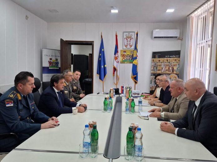 gasic-i-cvetanovic-o-medusobnoj-saradnji-u-leskovcu:-vojska-srbije-vazan-oslonac-lokalnoj-zajednici-(foto)