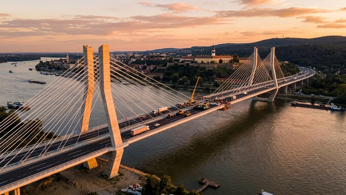 spojeno-arhitektonsko-cudo-na-dunavu:-novi-sad-dobio-svoj-peti-most,-pogledajte-kako-izgleda-dzin-od-1.765-metara-(foto) spojeno-arhitektonsko-cudo-na-dunavu:-novi-sad-dobio-svoj-peti-most,-pogledajte-kako-izgleda-dzin-od-1.765-metara-(foto)