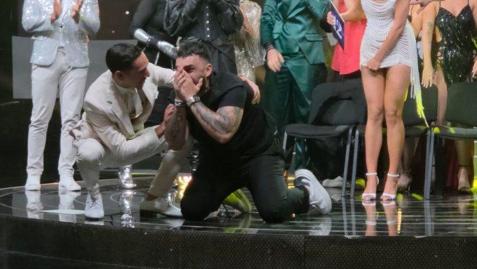 bojan-ilievski-je-pobednik-zvezda-granda-on-je-imao-najvise-sms-glasova:-pao-na-kolena-i-poceo-da-place,-emocije-ga-preplavile