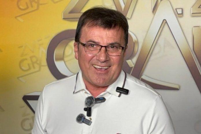 mikica-gacic-jos-uvek-nije-upoznao-trudnu-snajku:-iz-novina-saznao-za-pol-unuceta:-goga-i-deca-su-kod-nas…-(video)